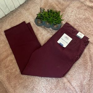 New with Tags! Izod Saltwater Relaxed Classics Stretch Chino. Size 40W x 30L
